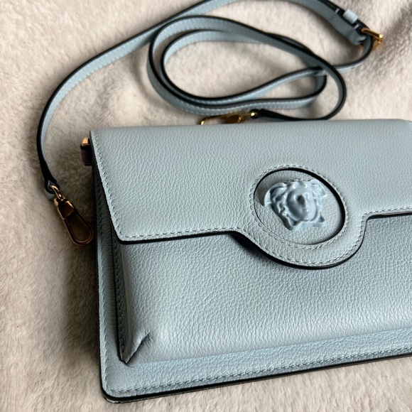 🖤SOLD🖤 Versace light blue ‘La Medusa’ shoulder bag NWT - Picture 4 of 16